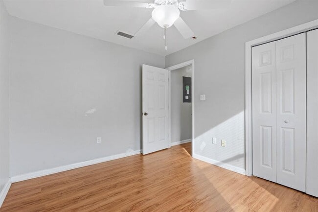 Building Photo - 2414 Quazar Cir