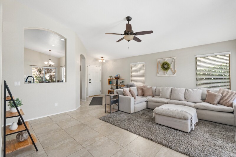 Building Photo - 1253 S Colonial Dr