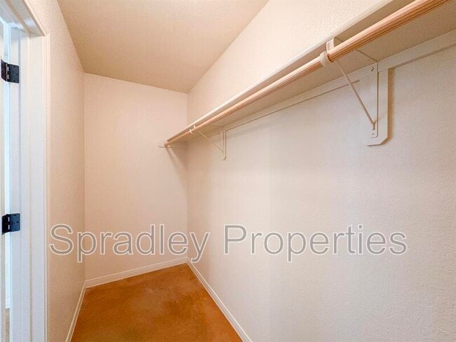 Building Photo - 517B Kendra Dr