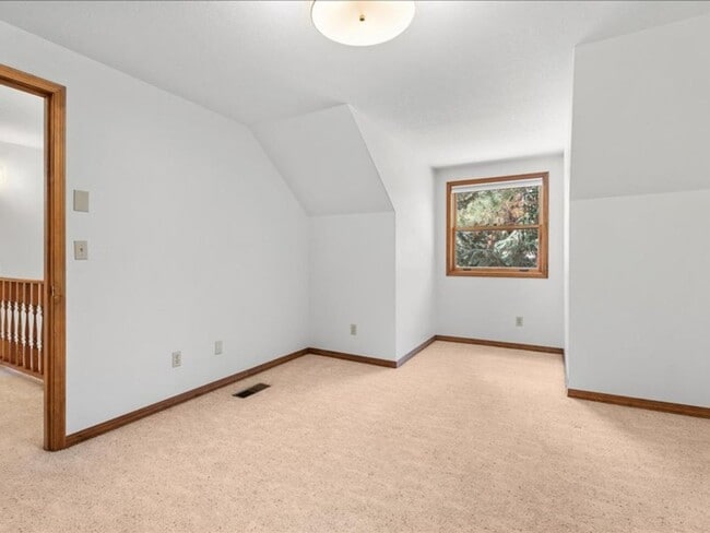 Building Photo - Stunning Custom Home 4 Bedroom in the Gate...