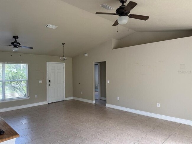 Building Photo - 2370 Pine St