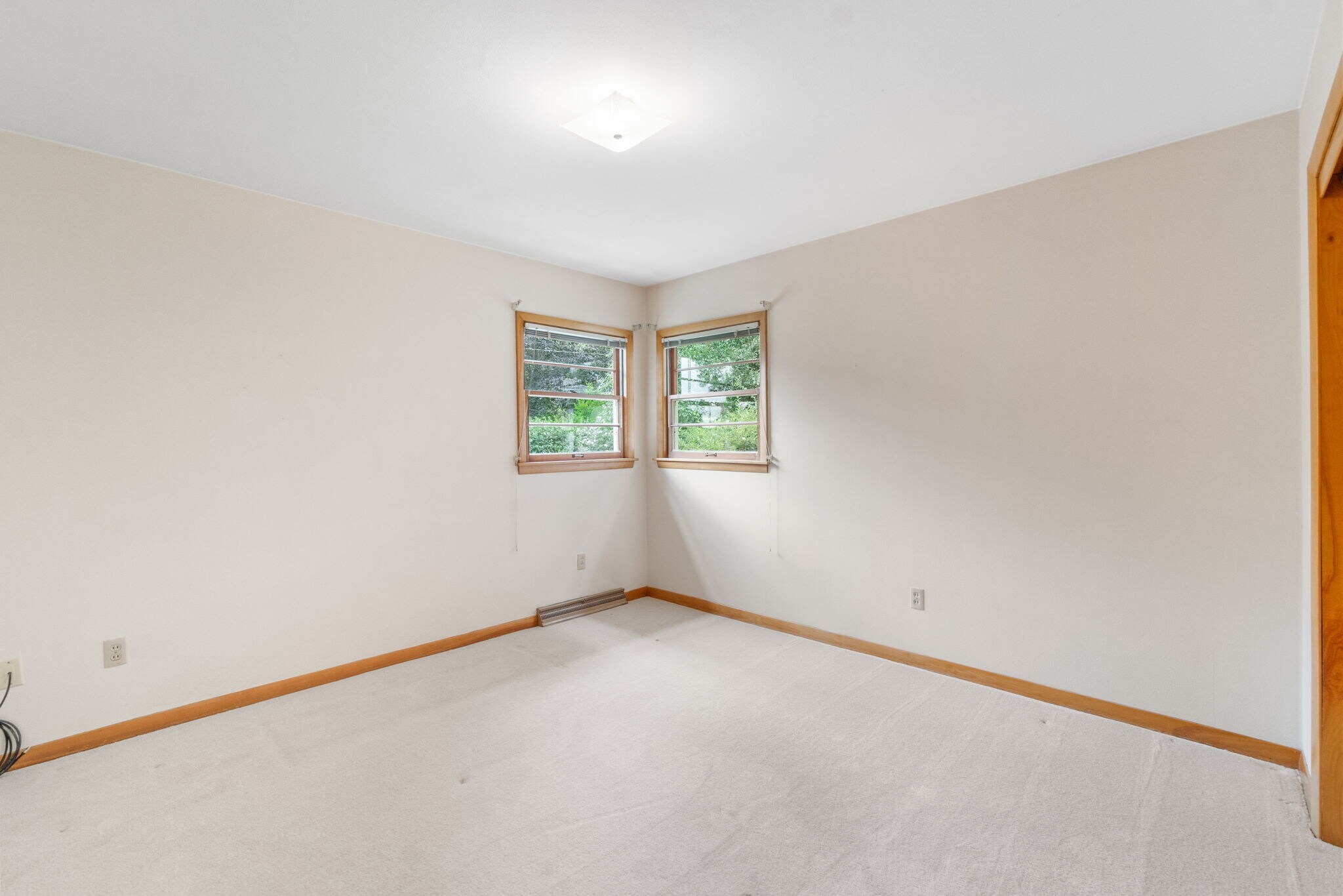Building Photo - 1238 S Hill Dr