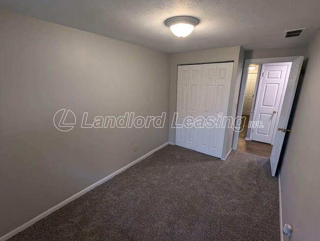 Building Photo - Beautiful 3-Bedroom Ranch with Fenced Yard...