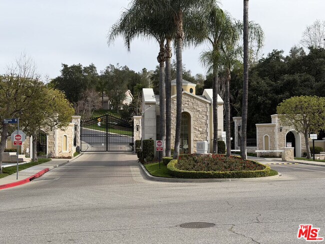 Building Photo - 18500 St Moritz Dr