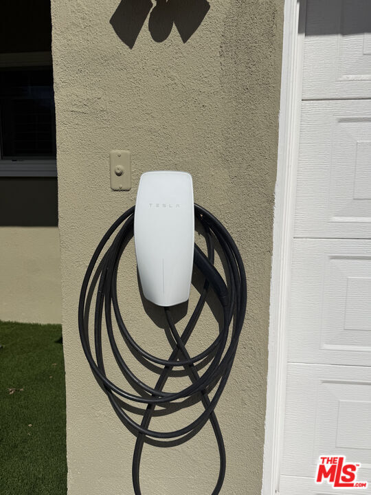 Building Photo - 6223 Enfield Ave