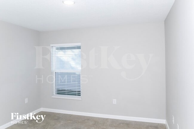 Building Photo - 437 Earhart Dr