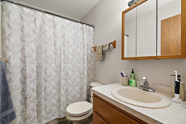 Building Photo - 315 N School St