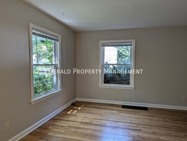 Building Photo - 2215 Hecker Ave