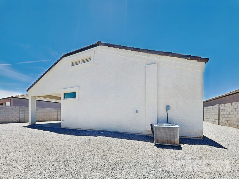 Building Photo - 30094 W Clarendon Ave