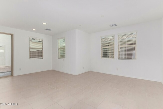 Building Photo - 14633 W Sand Hills Rd