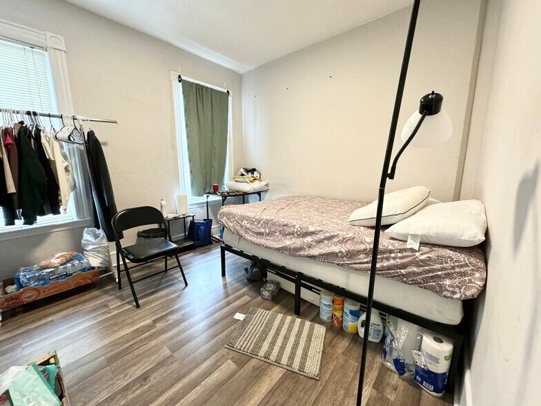 Building Photo - 44 Crescent Ave