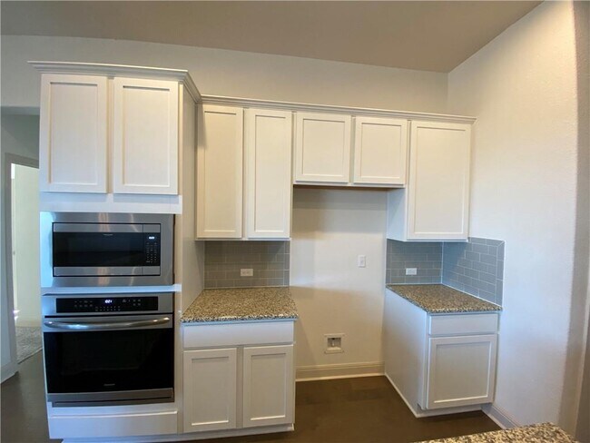 Building Photo - 16500 Aventura Ave