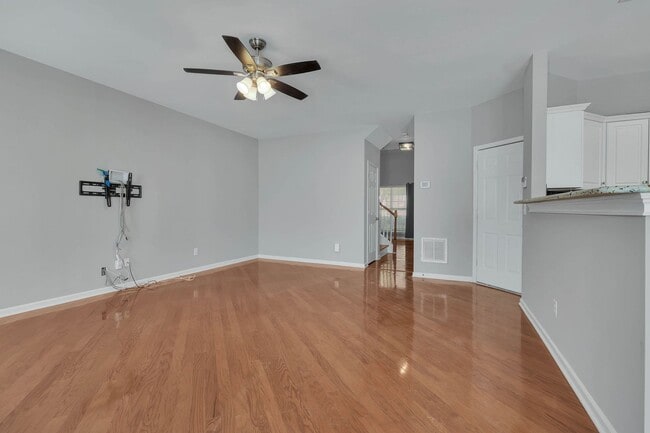 Building Photo - Beautiful and light-filled home in the desirable Normandy Place community located in Nashville’s ...