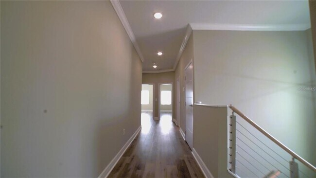 Building Photo - 2025 Greenbriar Ter