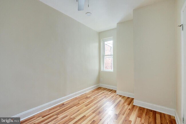 Building Photo - 2102 S Opal St