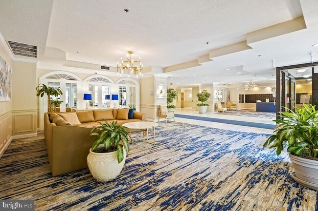 Building Photo - 15101 Interlachen Dr