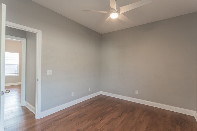 Building Photo - Downtown 3 bedroom Cottage