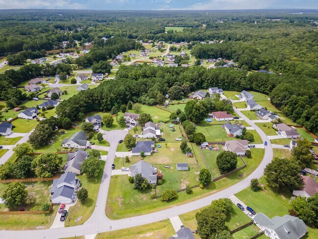 Building Photo - 202 Weeping Hollow Ct