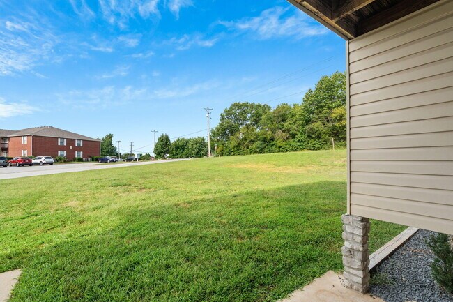 Building Photo - 819 W Warren Ave