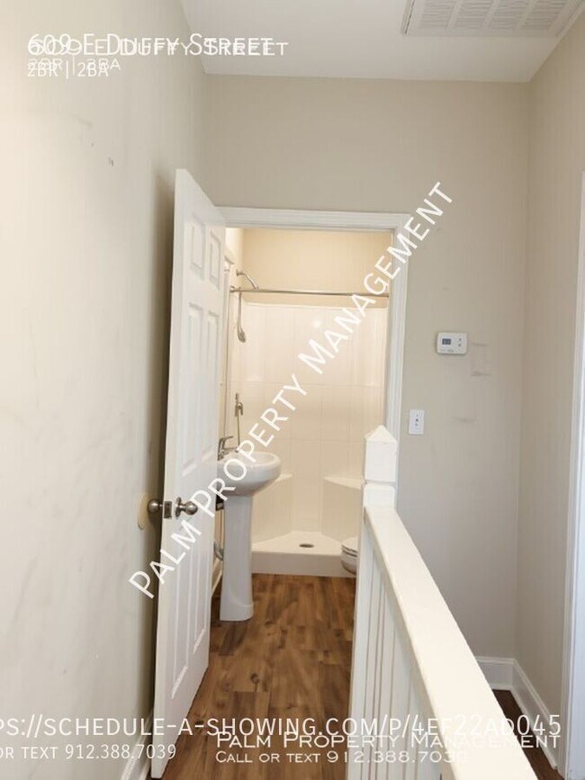 Building Photo - 609 E Duffy St