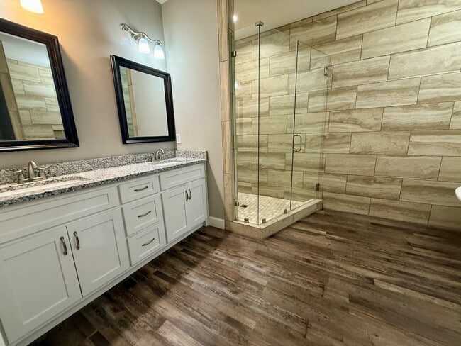 Building Photo - 100 Old Glory Ln