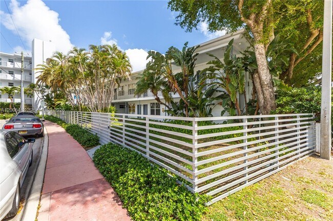 Building Photo - 2445 Lake Pancoast Dr