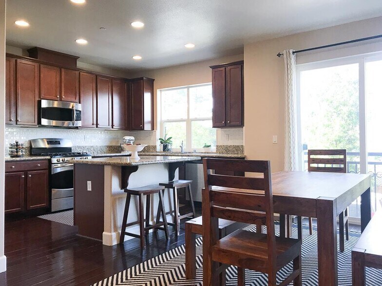 Building Photo - 353 Esfahan Ct