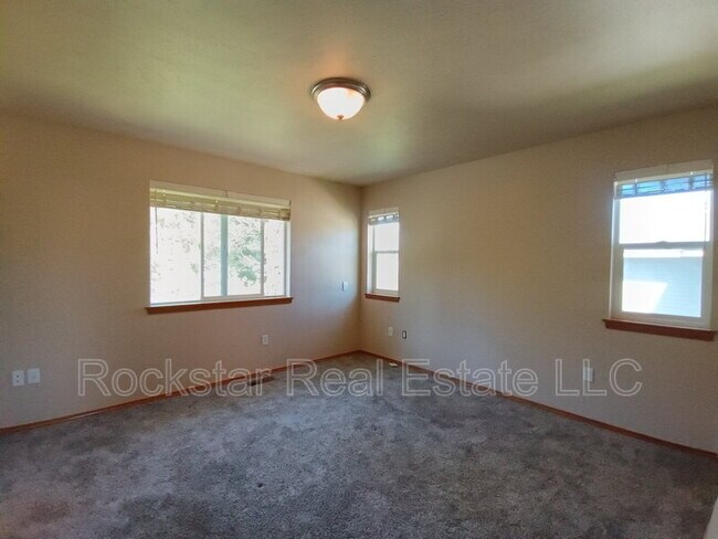 Building Photo - 6720 S Moran View St