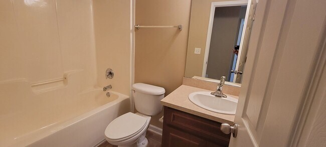 Building Photo - 4 Bedroom/ 2 Bath Home close to Fort Benning