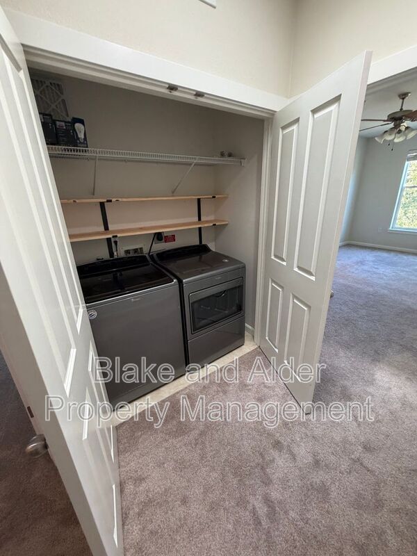 Building Photo - 10805 NE Red Wing Way