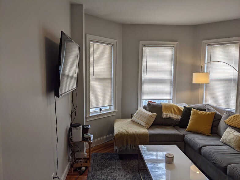 Building Photo - 113 3rd St