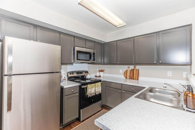 Building Photo - 1088 Park Plaza Dr