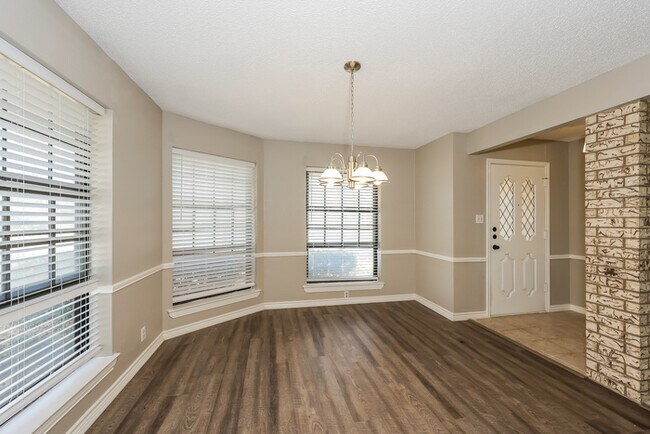 Building Photo - Expansive 3-Bedroom Home in Waxahachie, TX