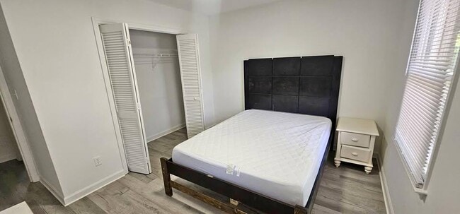 Building Photo - 438 Blue Rock Dr