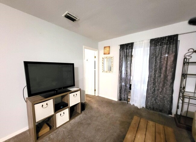 Building Photo - 3023 Sir Hamilton Cir