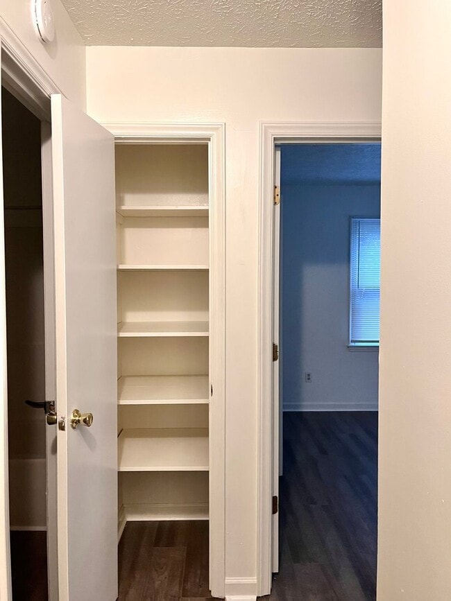 Building Photo - Renovated Home Near Virginia Tech