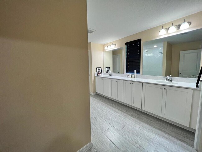 Building Photo - 700 Split Hoof Dr