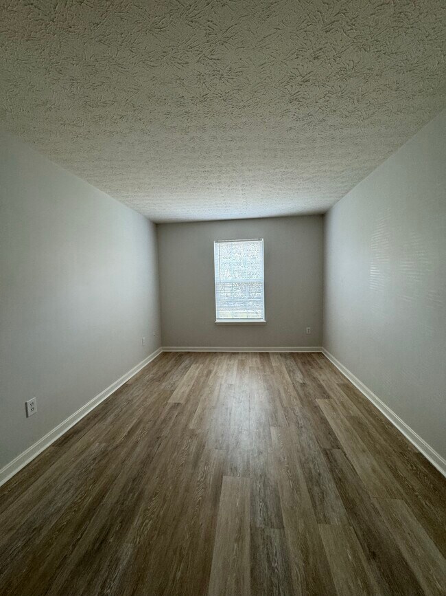 Building Photo - Woodfield