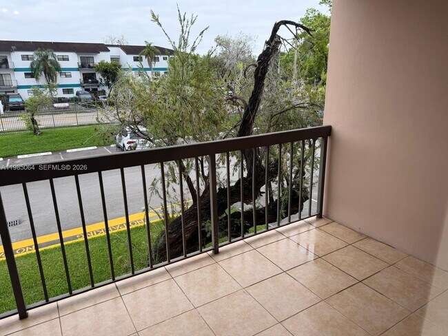 Building Photo - 10625 SW 112th Ave