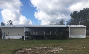 Building Photo - 3 BR 2 bath double wide mobile home in Goshen school district