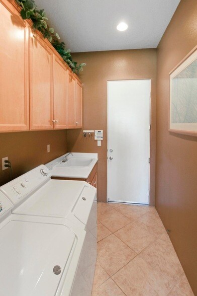 Building Photo - 45456 Box Mountain Road Unit