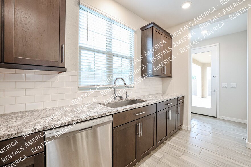 Building Photo - 1103 E Newland Dr