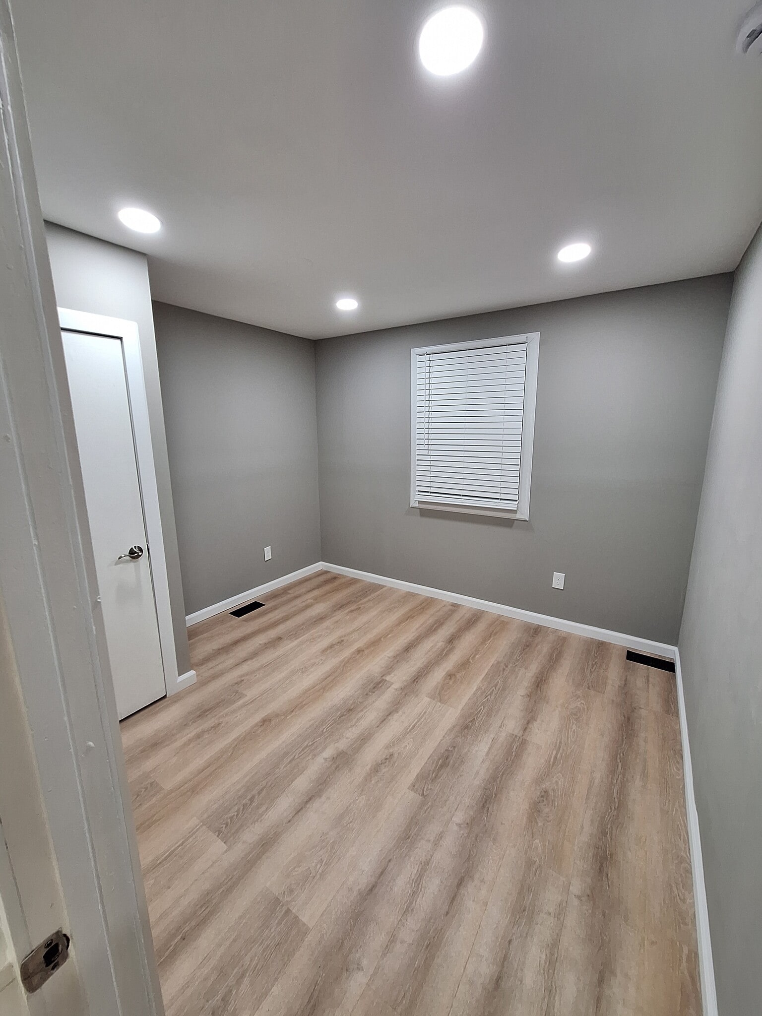 Bedroom2 - 14 N Broadway