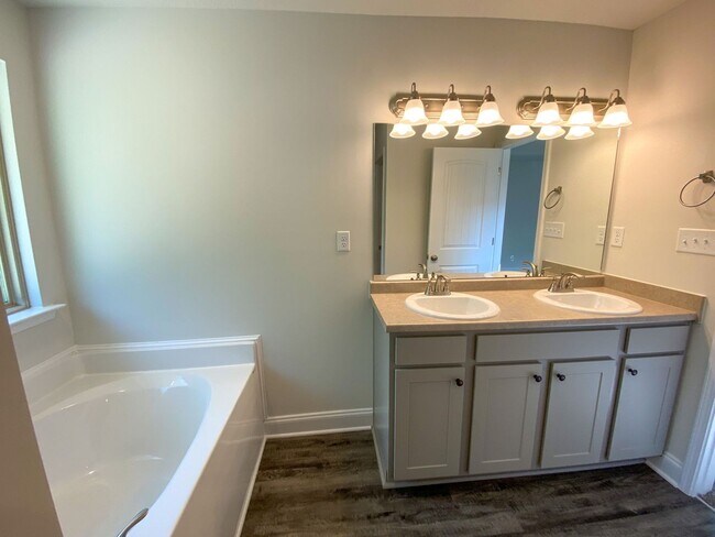 Building Photo - 4 bed, 2 bath built in 2023 in Olive Branch