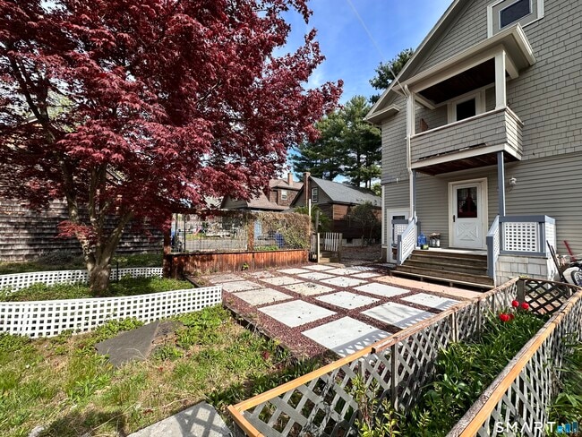 Building Photo - 47 Bigelow St
