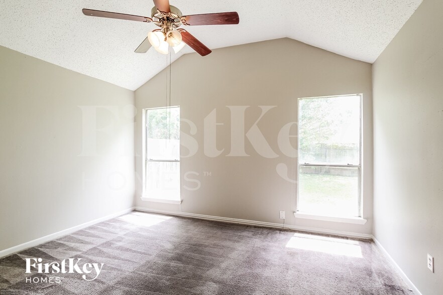 Building Photo - 6426 New World Dr