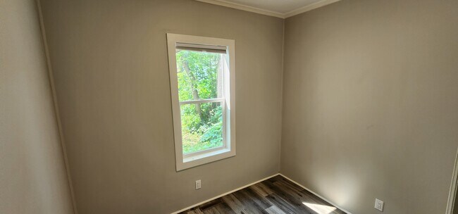 Building Photo - 701 9th St