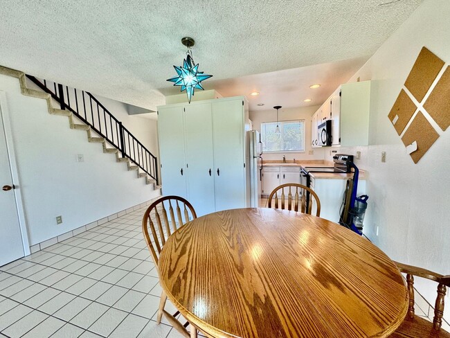 Building Photo - 2 Bedroom Beach Front Condo in Ocean Park!