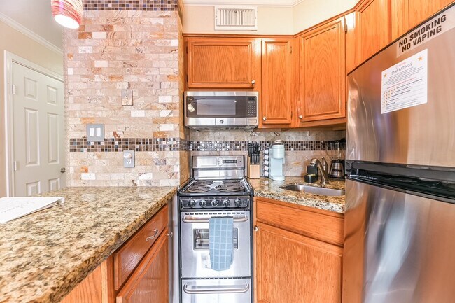 Building Photo - 6102 Seawall Blvd