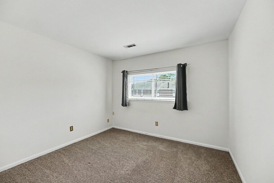 Building Photo - 2924 Cathedral Ln